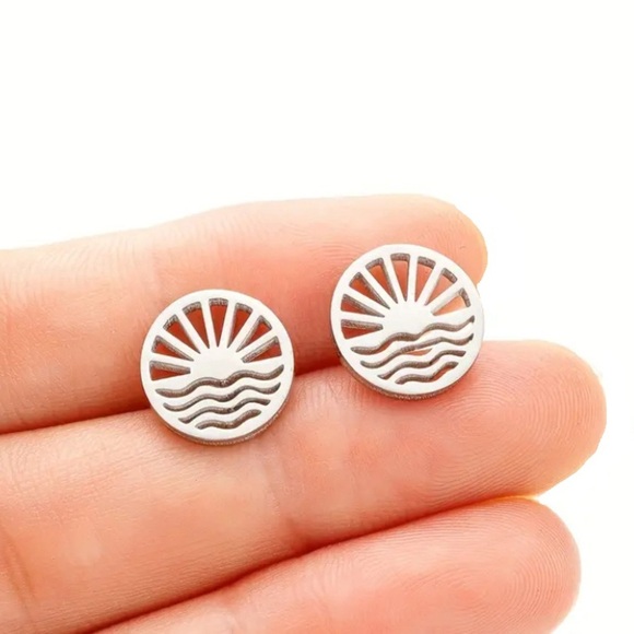 BOGO! Sunset Sunrise dainty stud earrings in Silver - Boutique NEW - Picture 1 of 5